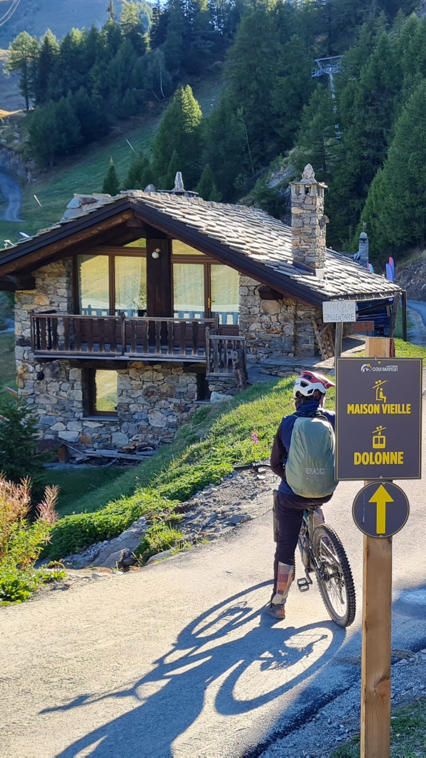 refuge altitude mont blanc courmayeur