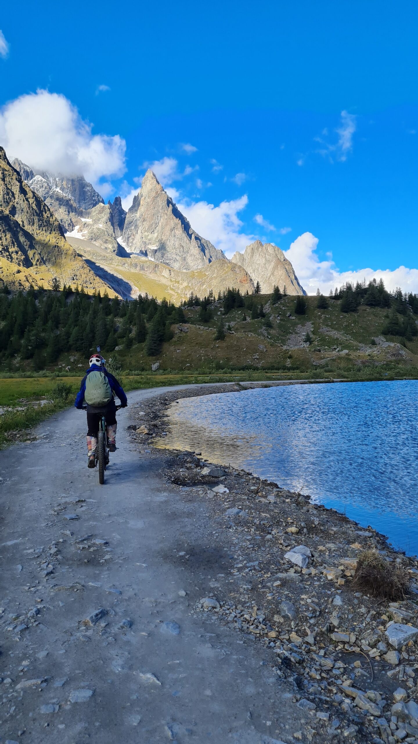 vertical aventure aravebike tour du mont blanc