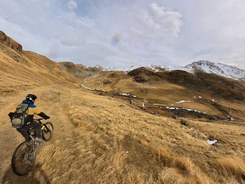 Coulisses de notre repérage du Queyras en VTTae 8 col peas avant frontiere italienne queyras