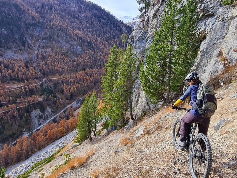 descente abrupte rochers ebouli en vtt