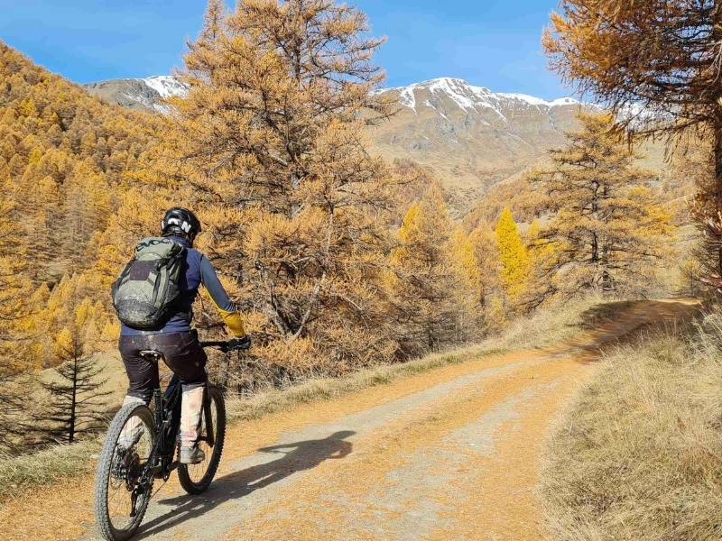 Coulisses de notre repérage du Queyras en VTTae 2 montee lacs malrif queyras parcours vtt sejour guide aravebike