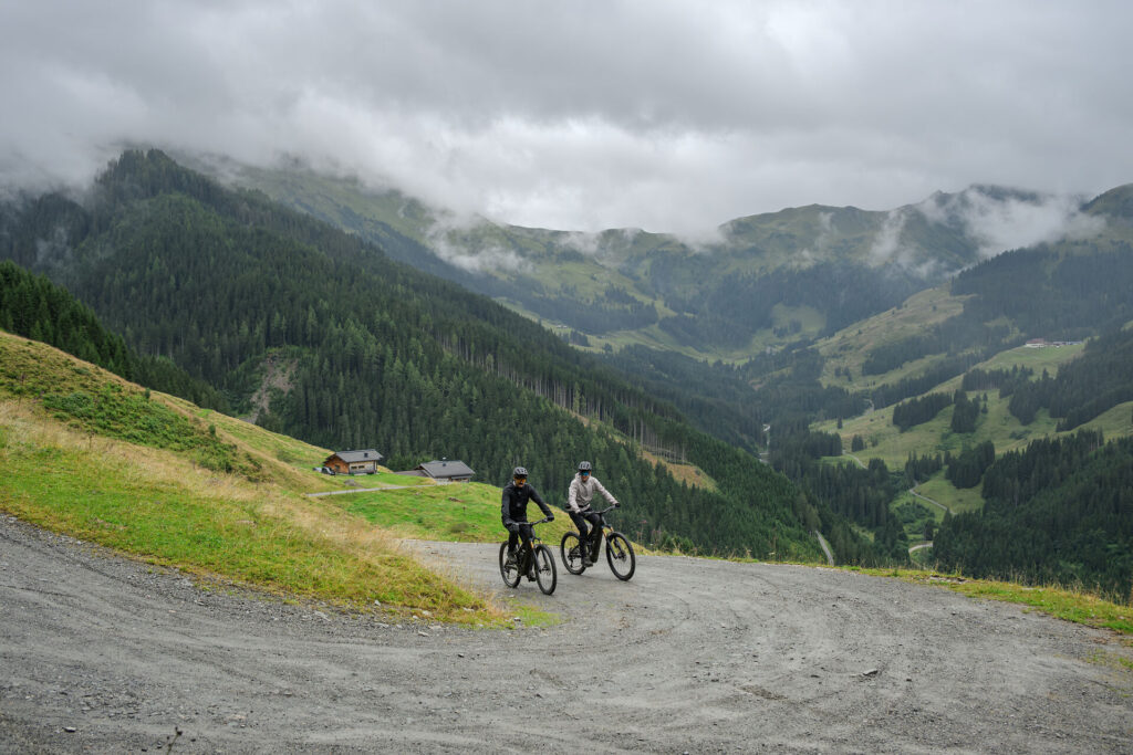 randonnée vtt electrique cube en montagne