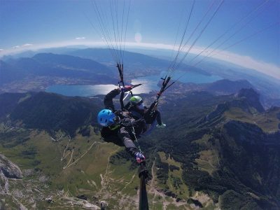 Adrenaline Parapente activité vol lac Annecy vol parapente au dessus du lac d'Annecy Adrenaline Parapente
