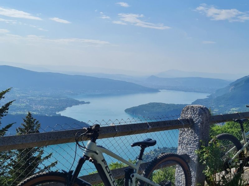 Mountain Bike close to Lake Annecy Rental guiding delivery